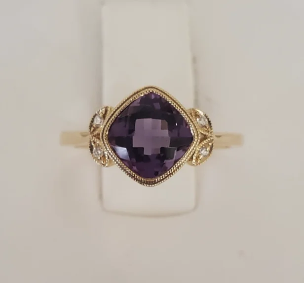 14kt Yellow Gold Amethyst and Diamond Ring