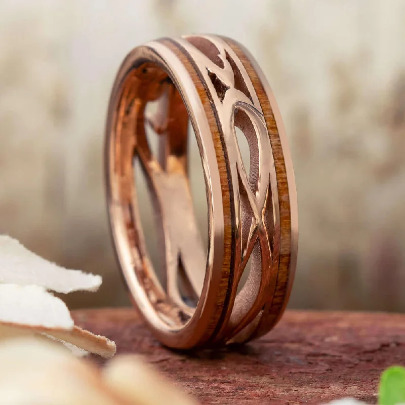 Swirling Gold Wedding Band With Wood